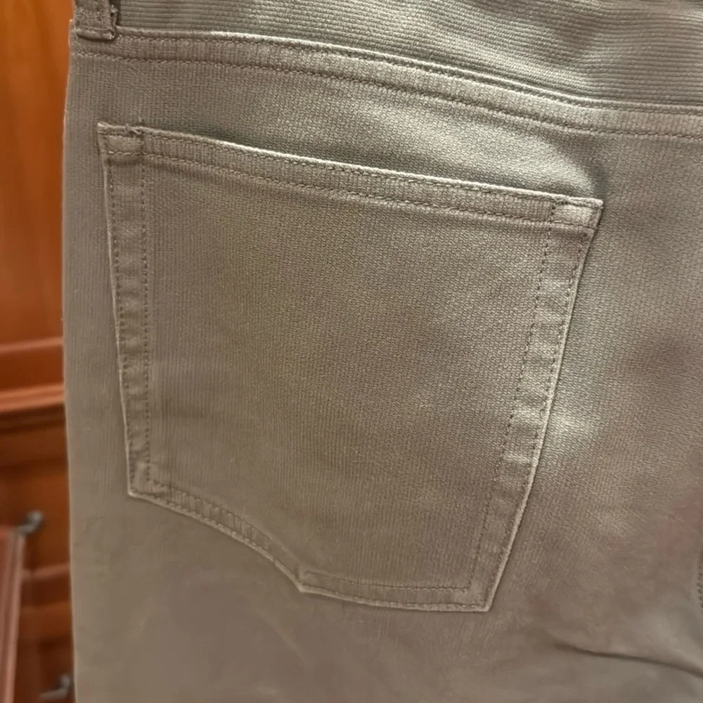 NWOT J. CREW Green Khaki Jeans Pant Men’s 30 x 32 Cotton Straight Sutton Style